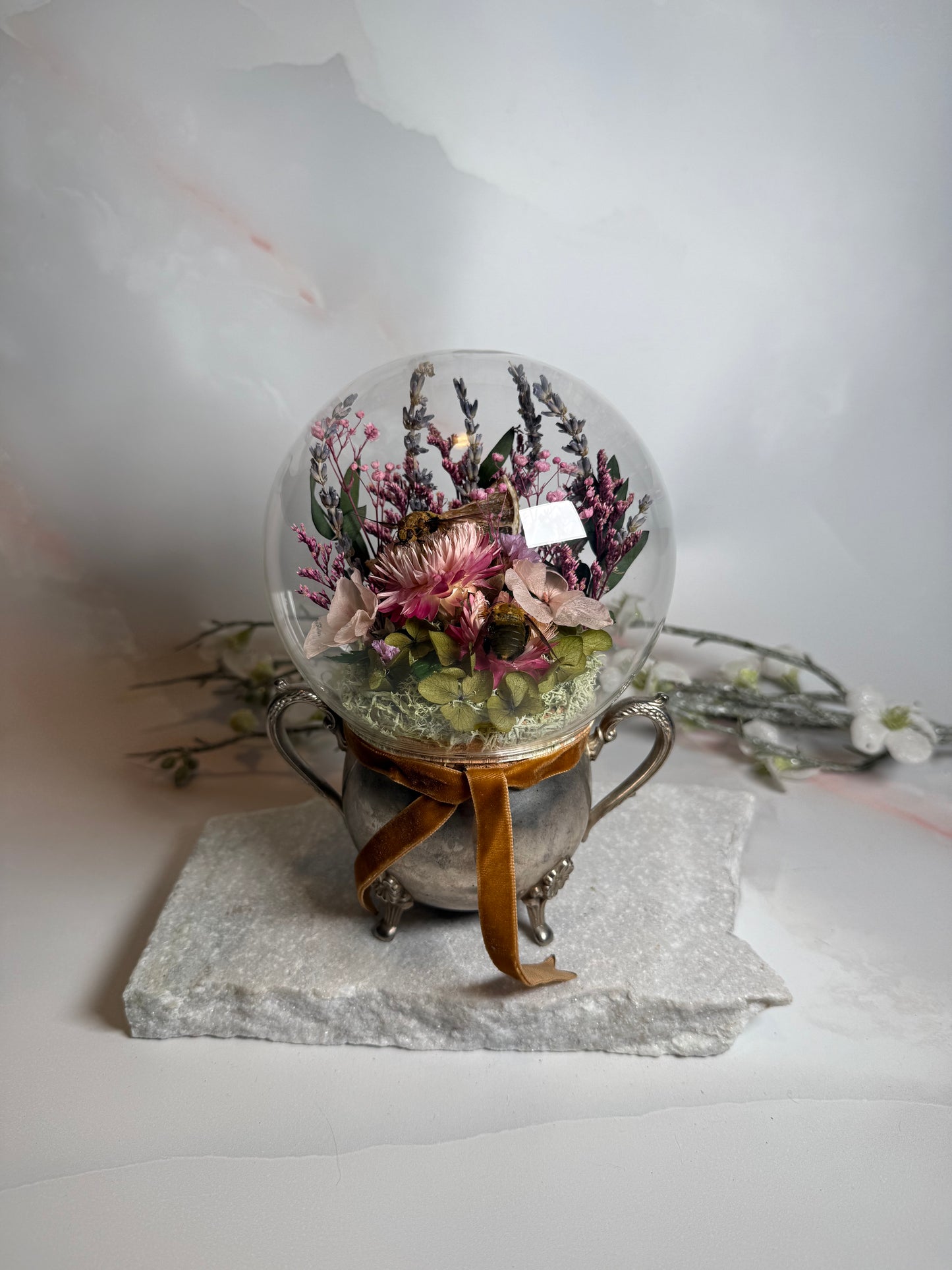 Xylocopa Confusa Golden - Antique Sugar Jar Dome